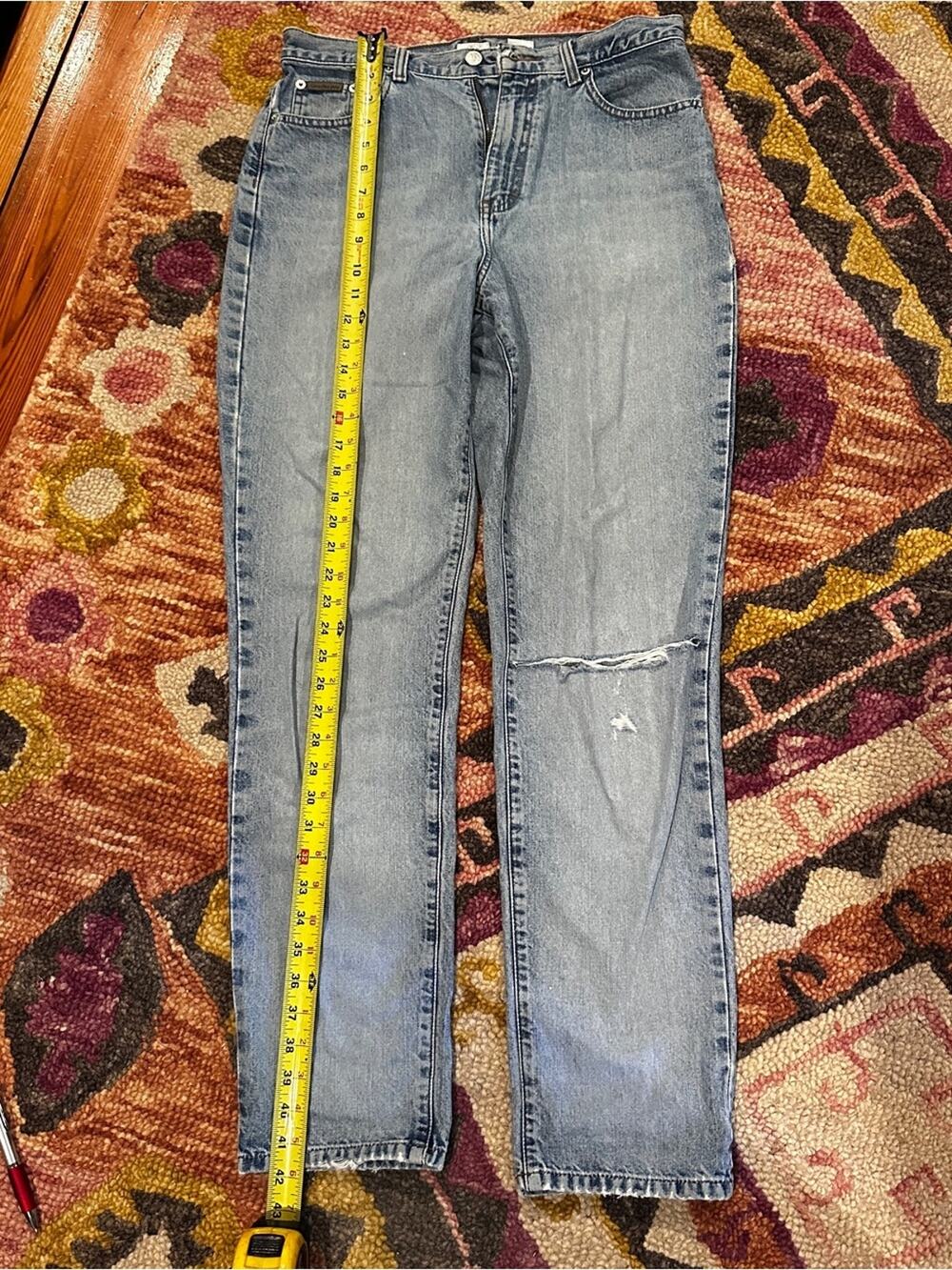 Calvin Klein Jeans Straight-Leg Women’s Jeans in Light Blue Wash